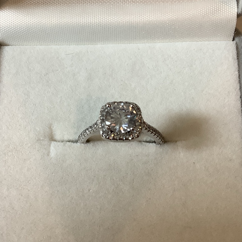GRA MOISSANITE 1CT 6.5MM HALO RING COA INCLUDED SIZE 6 BRAND NEW